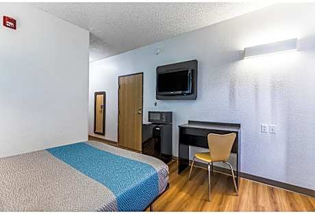 1 Queen Bed | Mobility Accessible Tub Nsmk