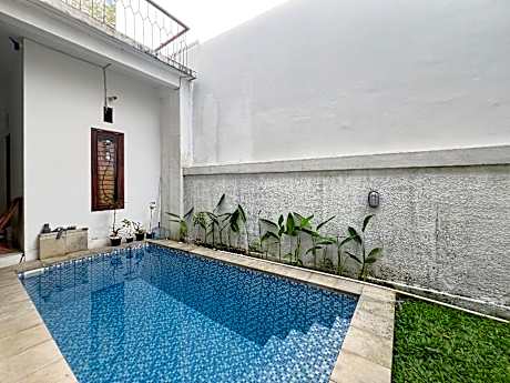 Kanha Homestay near Pantai Pandawa RedPartner