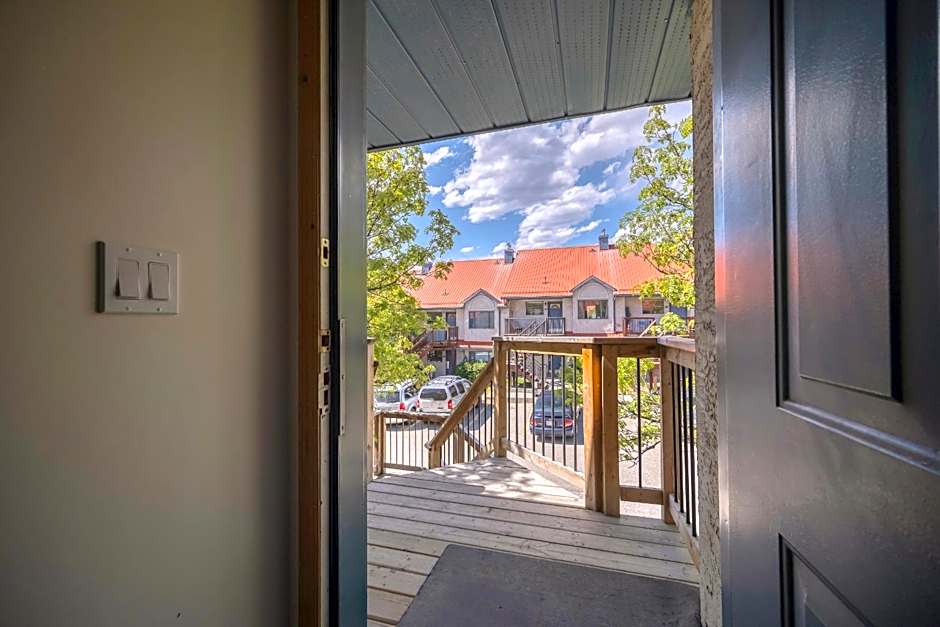 Bow Valley Chalets-Entire 2 King Bedrooms townhouse