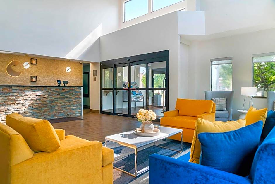 Comfort Suites Auburn Hills-Detroit