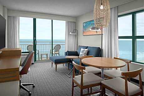 One-Bedroom Corner King Suite with Sofa Bed/Oceanfront/Roll-In Shower -Mobility Accessible