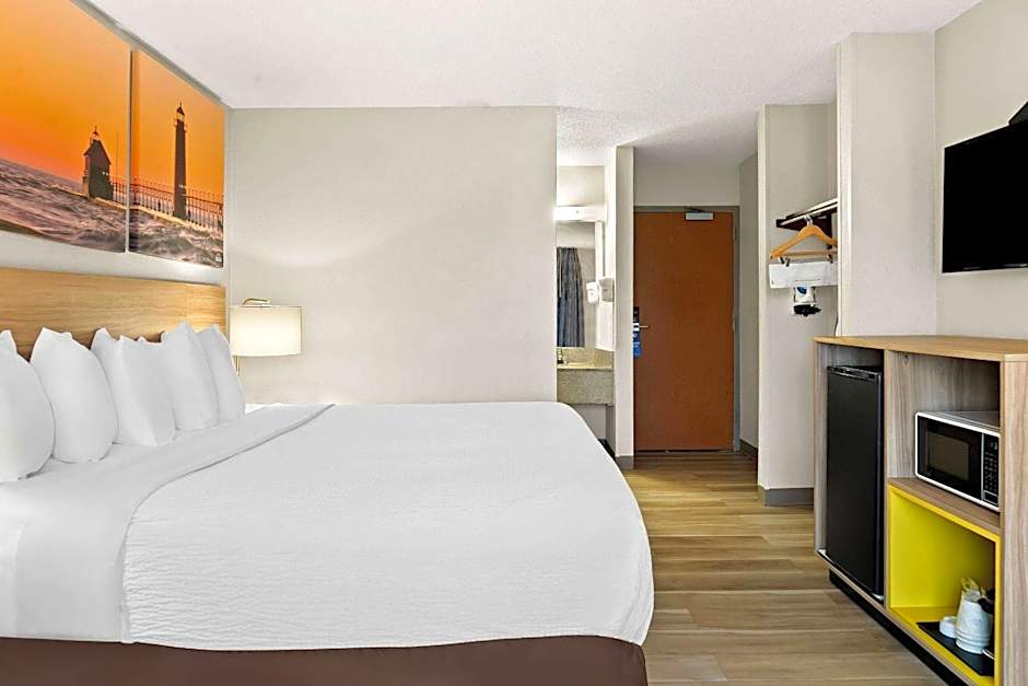 Days Inn & Suites by Wyndham Warren