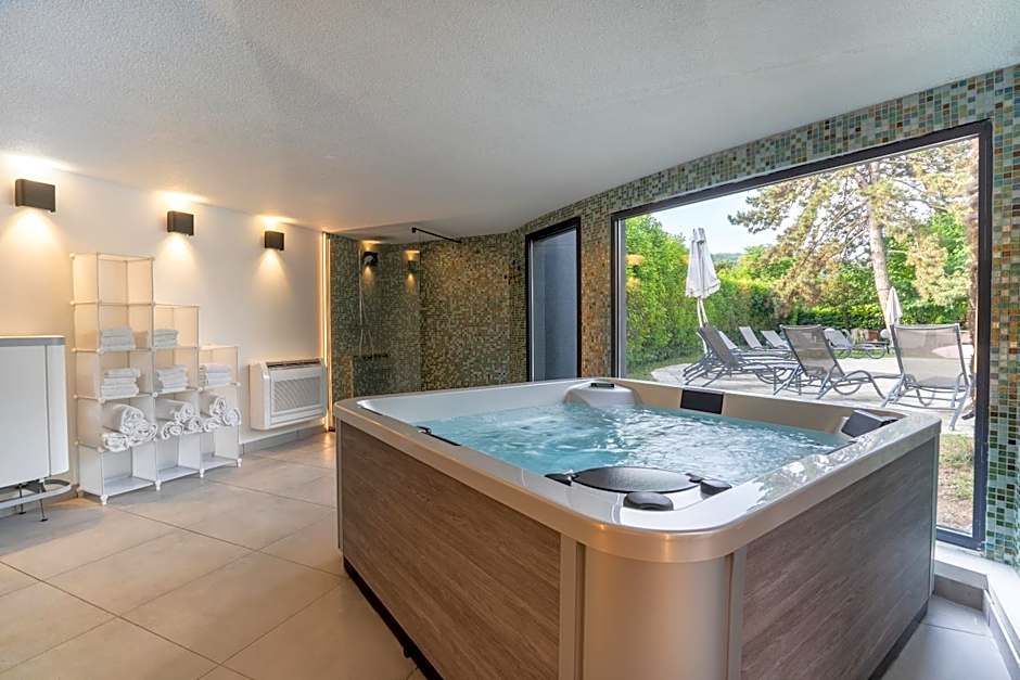 PoMo Hotel & Restaurant