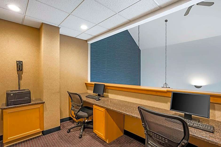 Best Western Plus Revere Inn And Suites