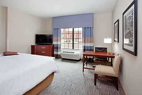 King Room with Bath Tub - Disability Access and Hearing Accessible/Non-Smoking