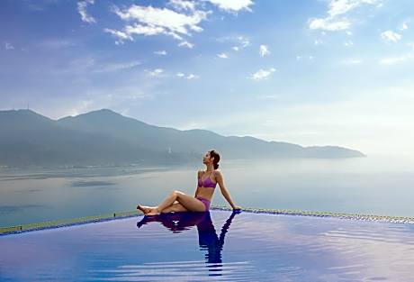 A La Carte Da Nang Beach