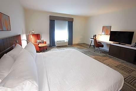 King Room with Roll-In Shower - Mobility/Hearing Accessible