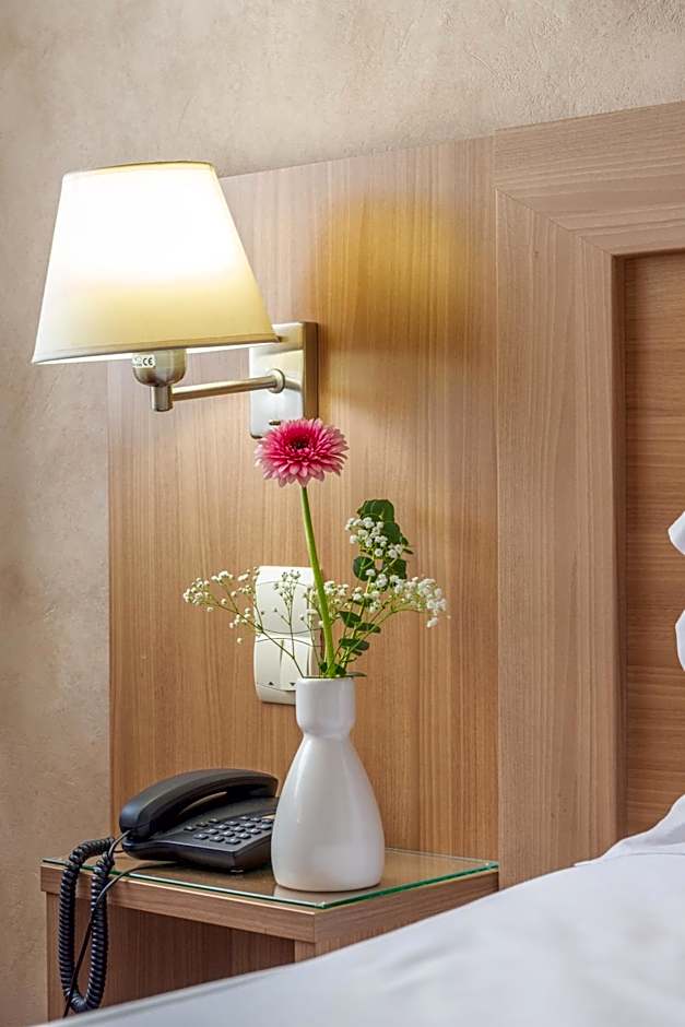 Brit Hotel Confort Castres