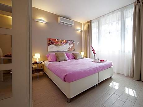 Studio Apartment with Free Parking
