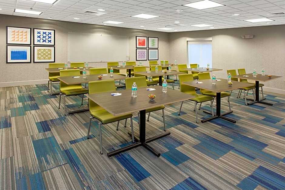 Holiday Inn Express Hotel & Suites Lake Zurich-Barrington By IHG