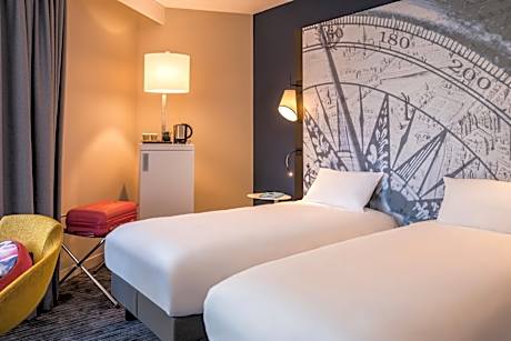 Classic Twin Room with Two Single Beds 2 x 90 x 200