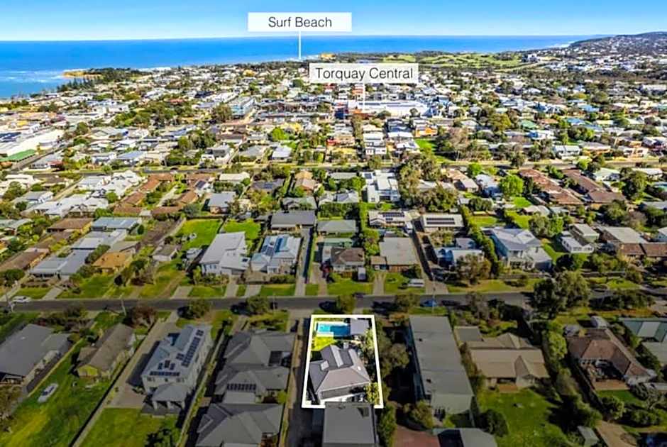 Torquay Springs with pool 600m to beach