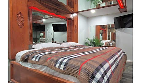 King Bed Non-Smoking with Jetted Tub