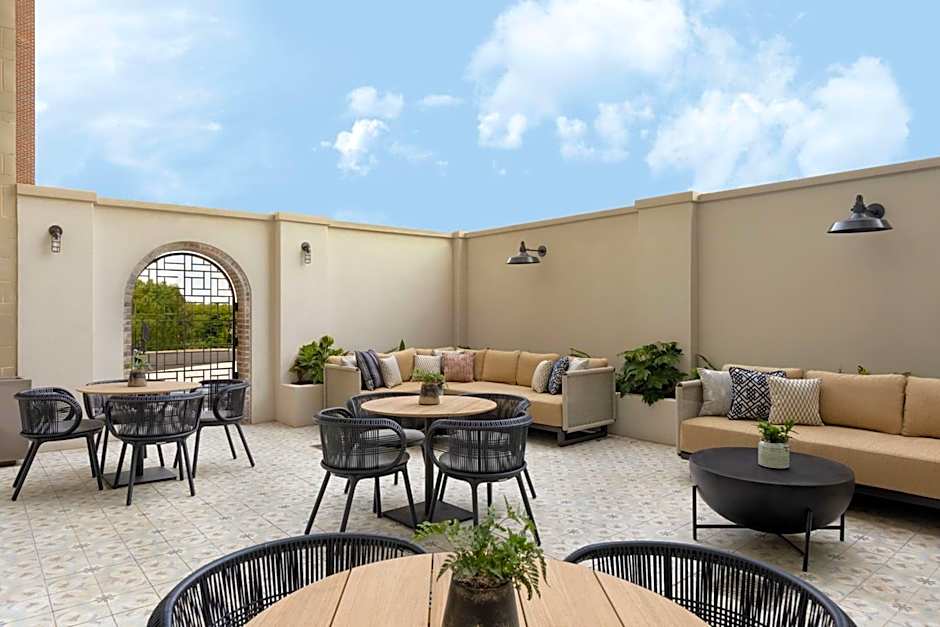 Valley Hotel Homewood Birmingham, Curio Collection by Hilton