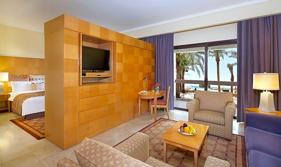 Photo 1 of 6 of 1 Bedroom 1 King Bed Suite, Smoking, Sea View