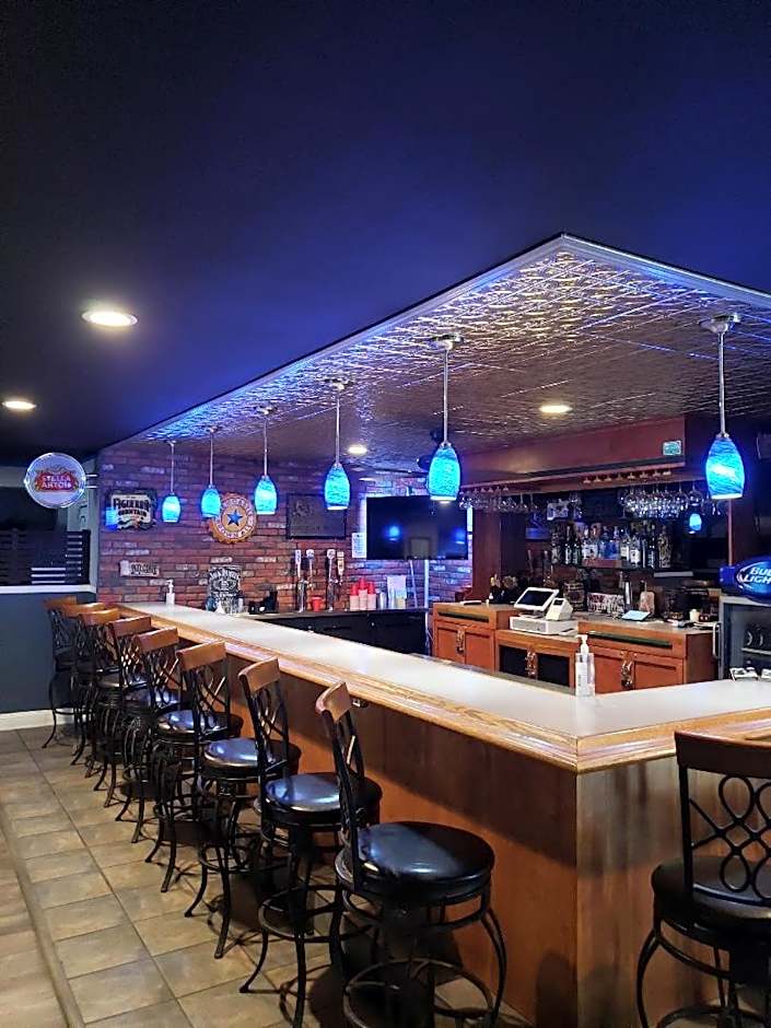 O'Cairns Inn and Suites