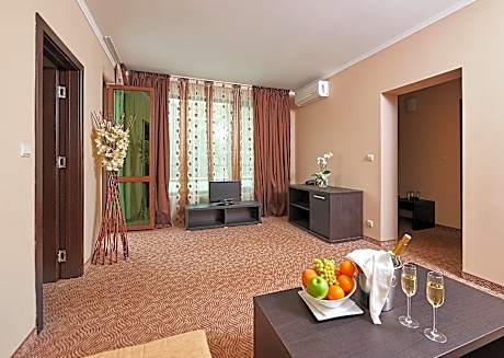 One-Bedroom Suite with Balcony