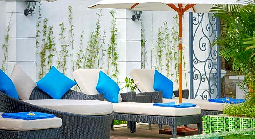 Manoir Des Arts Hotel