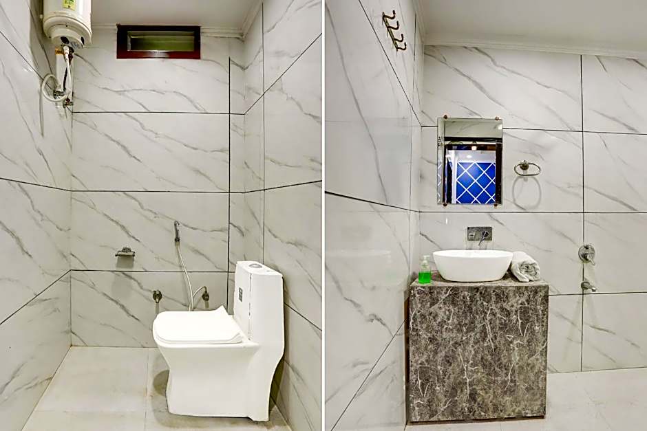 Collection O Khajuraho Central