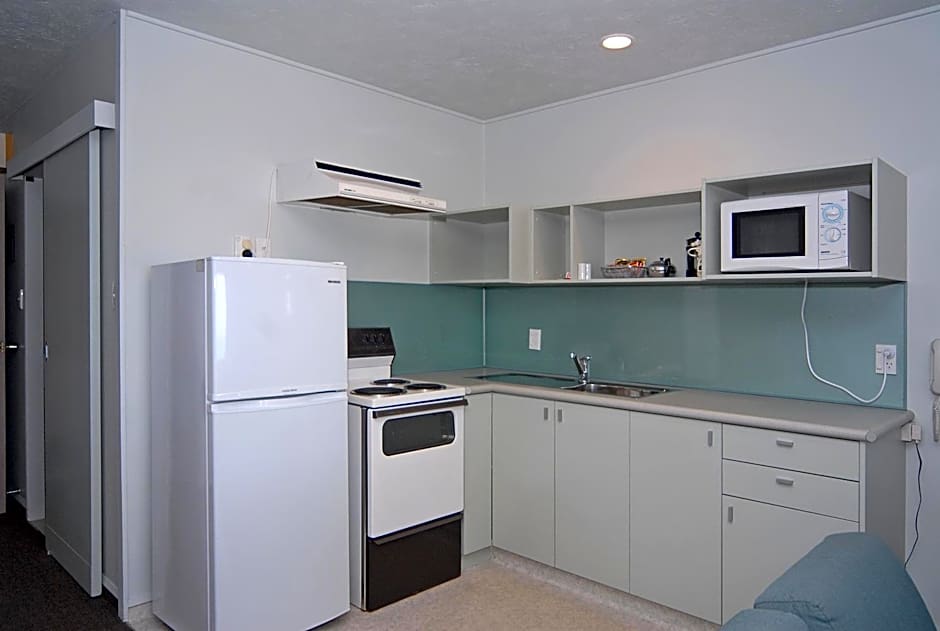 Edgewater Motor Lodge