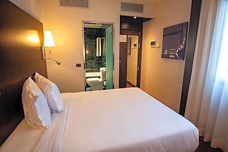Basic Double Room (Interior) (1 Double Bed)