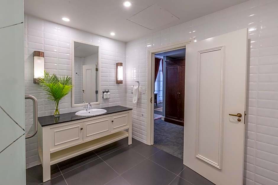 Grand Pacific Hotel By IHG