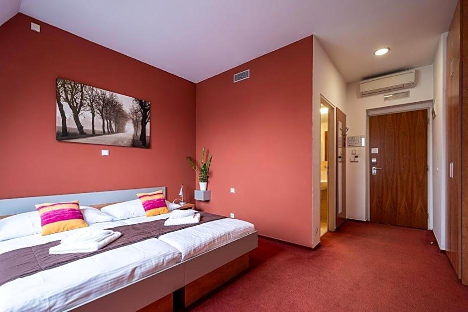 Foto 1 av 6 av Comfort 1 Double Bed or 2 Beds
