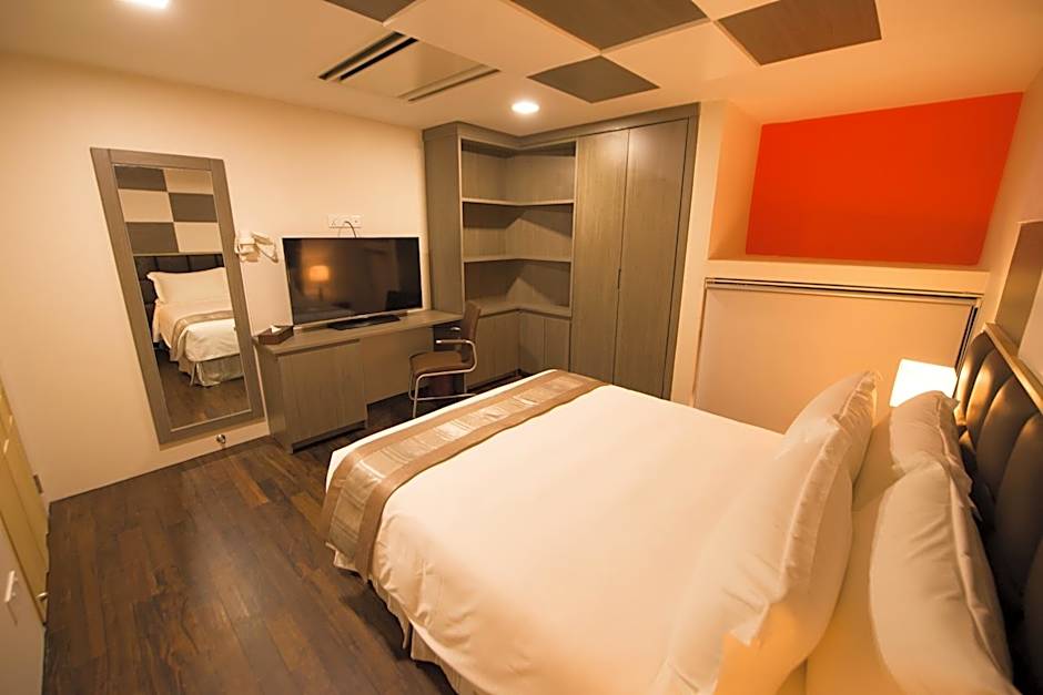 Photo 1 of 7 of Executive Suite