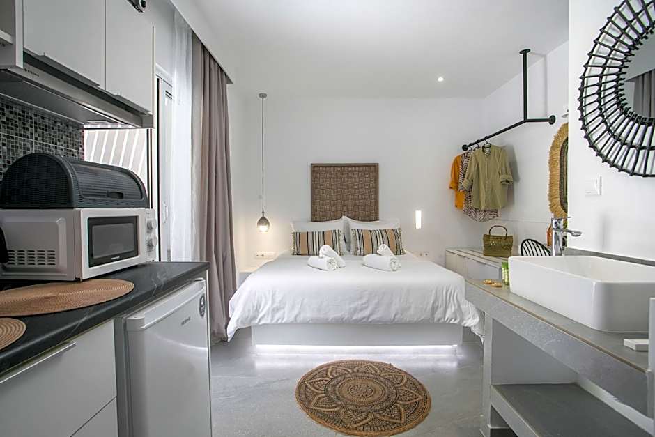 Calma Luxury Studios & Suites