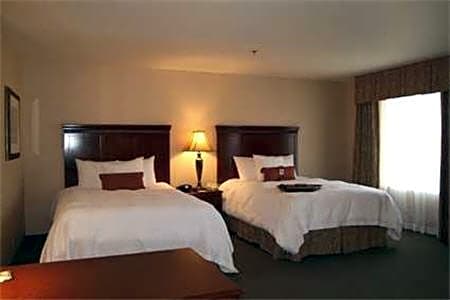  2 QUEEN BEDS NONSMOKING - HDTV/FREE WI-FI/HOT BREAKFAST INCLUDED - WORK AREA -