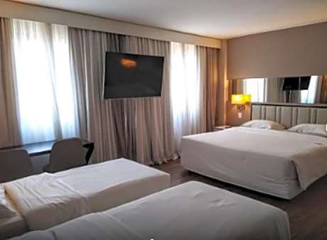 Deluxe Family Quintuple