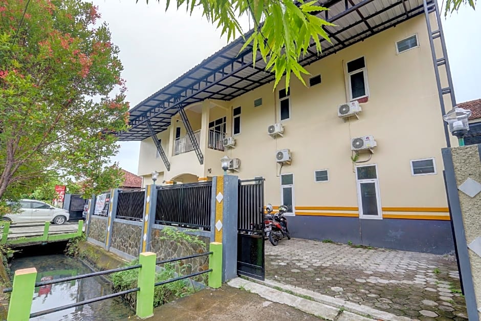 Capital O 90709 Djati Guest House