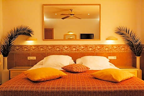 Double or Twin Room with Sea View