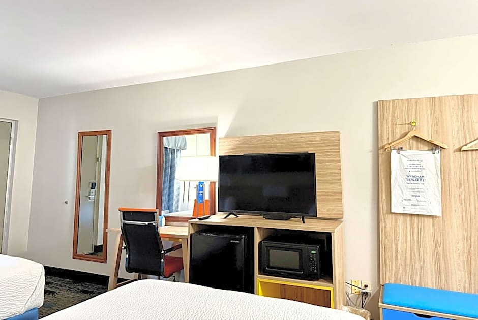 Days Inn by Wyndham Greenville