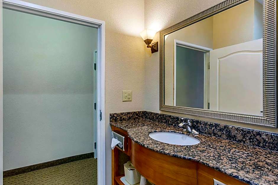 Comfort Suites South Point - Huntington