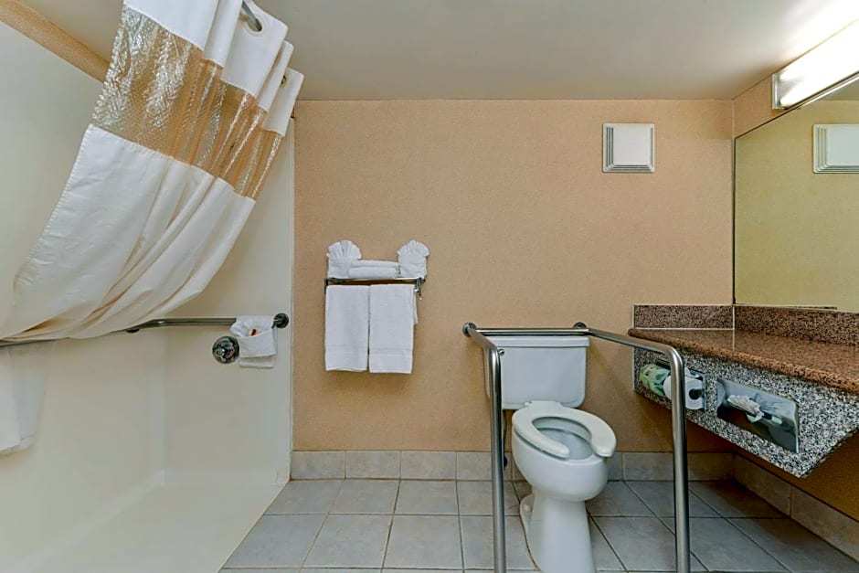 Quality Inn and Suites Walnut – Walnut, CA