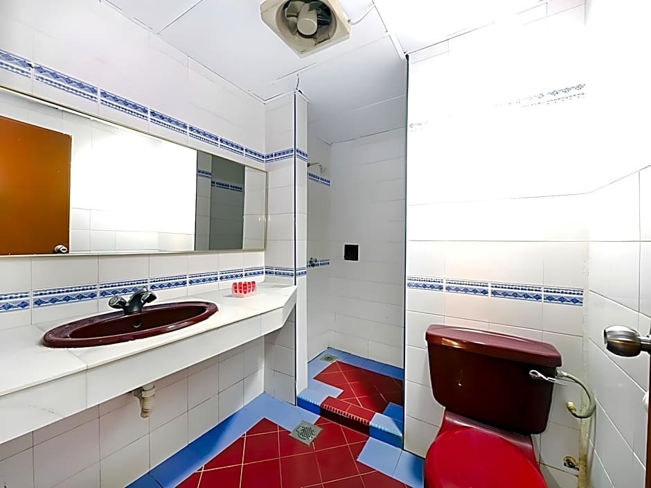 Super OYO 473 Comfort Hotel 2