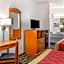 Econo Lodge Inn & Suites