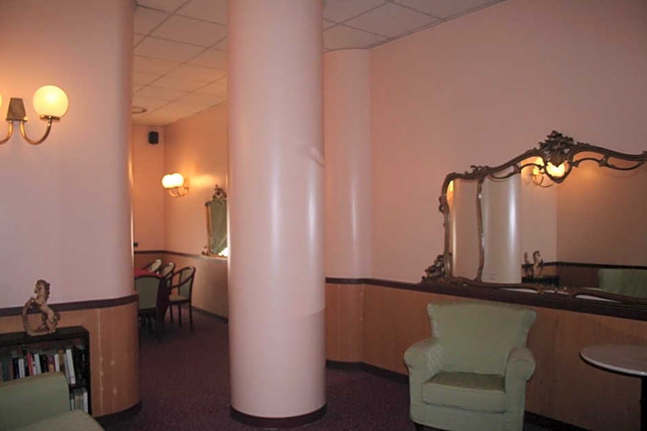 Albert Hotel