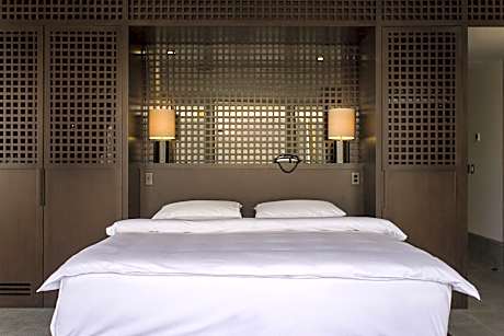 Top Suite