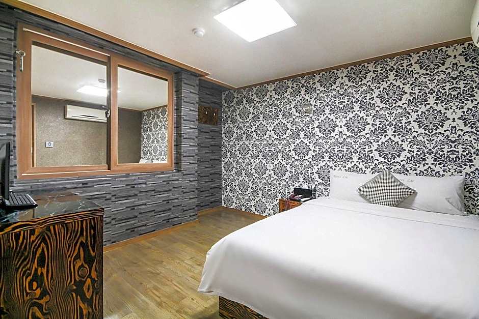 Hotel Lie