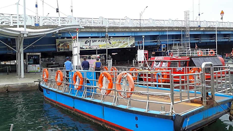 SunriseHotel JuniorSuite room11F Ocean view, Netflix O