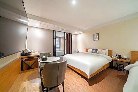 Twin Room with Air Purifier