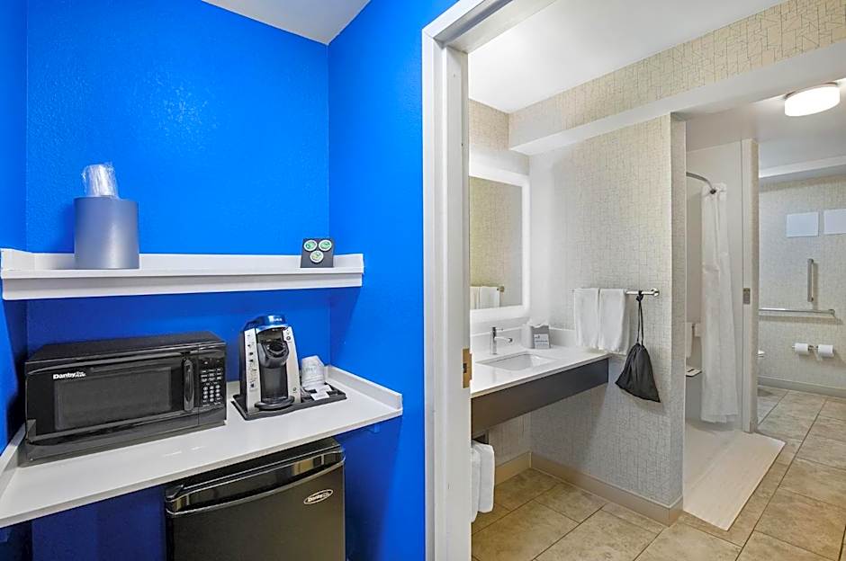 Holiday Inn Express & Suites Locust Grove By IHG