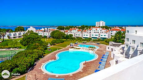 One-Bedroom Apartment with Sea View