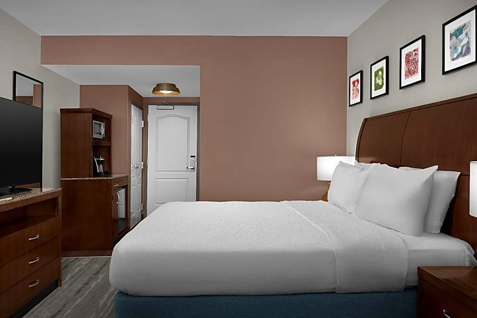Photo 1 of 4 of 1 Bedroom 1 King Bed Suite, Hearing/Mobility Accessible, Bathtub