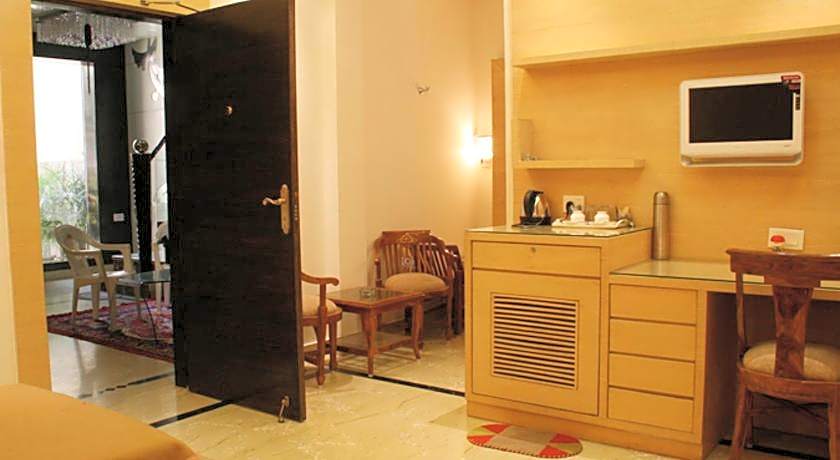Silver Leaf Noida Hotel