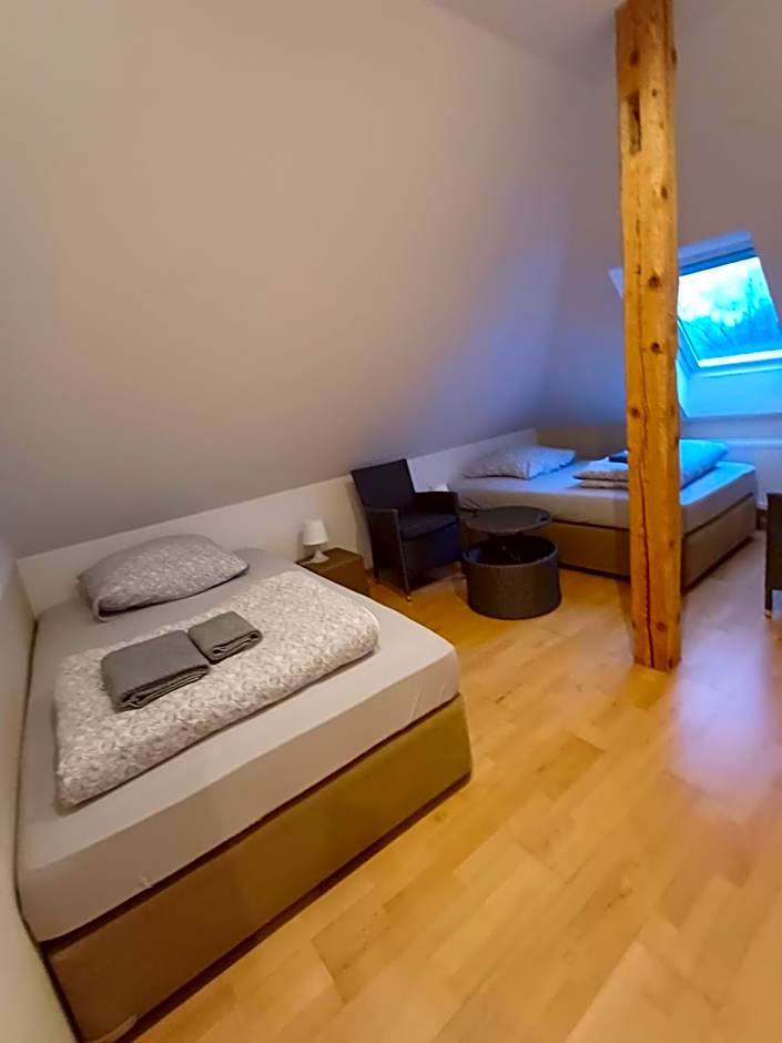 Doppelzimmer-Bad-Kühlschrank-Tv-19