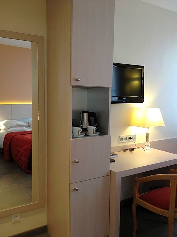 Logis Hôtel Restaurant Le Dauphin et Le Spa du Prieuré