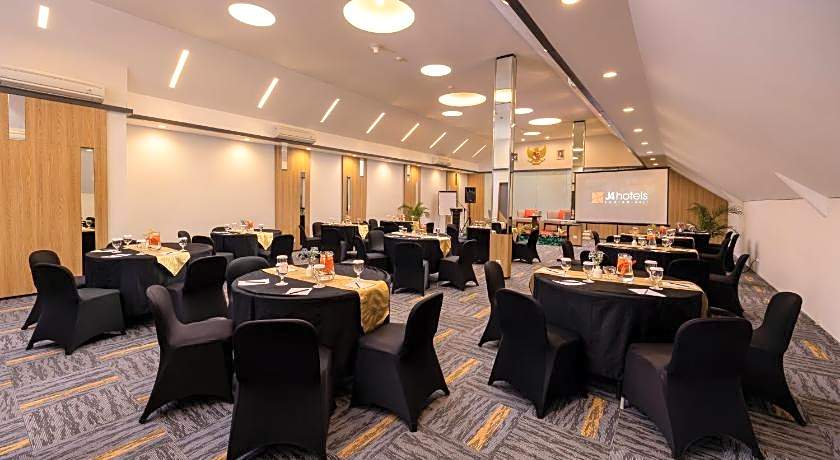J4 Hotels Legian